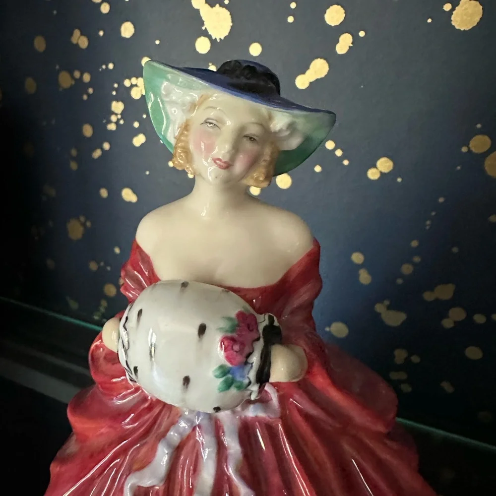 Elegant vintage Royal Doulton Lady Figurine, Genevieve, in Pink Dress - Picture 2 of 4